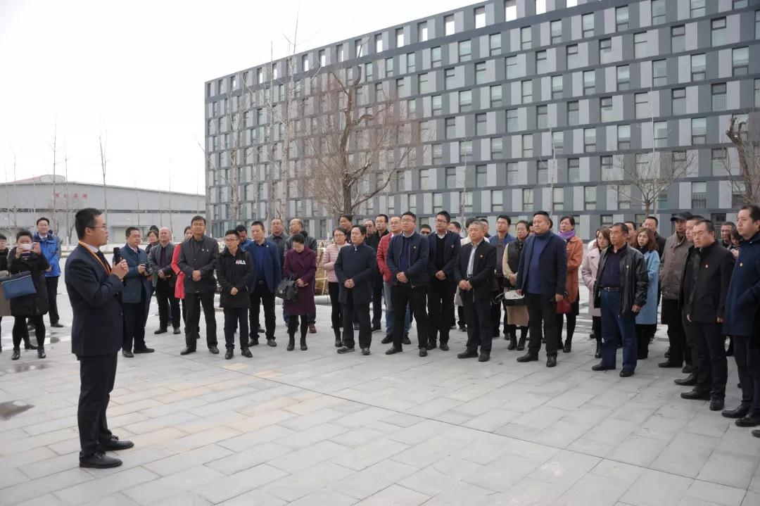 甘肅省第三期黨建強(qiáng)、發(fā)展強(qiáng)非公經(jīng)濟(jì)工作能力提升培訓(xùn)班參觀蘭州新區(qū)“亞太三廠” 項(xiàng)目